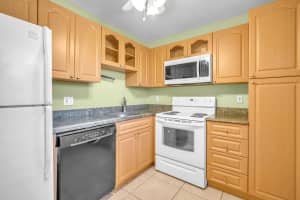 300 NE 26th Avenue 105, Boynton Beach, FL 33435 Sold 03/12/24