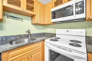 300 NE 26th Avenue 105, Boynton Beach, FL 33435 Sold 03/12/24