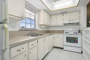 311 NE 17th Avenue 203, Boynton Beach, FL 33435 Sold 12/05/23