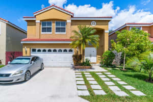 7455 Viscaya Circle, Margate, FL 33063 Sold 11/17/23