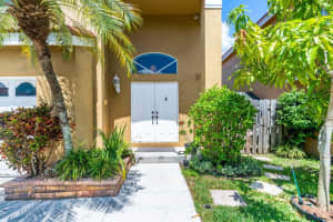 7455 Viscaya Circle, Margate, FL 33063 Sold 11/17/23