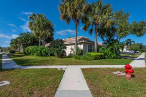 13733 Plaza Mayor Dr, Delray Beach, FL 33446, Sold 09/14/23