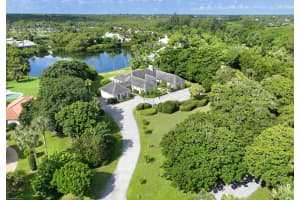 4 Bassett Creek Trail N, Hobe Sound, FL 33455 Sold 04/02/24
