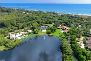 4 Bassett Creek Trail N, Hobe Sound, FL 33455 Sold 04/02/24