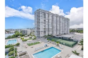 18081 Biscayne Boulevard 701, Aventura, FL 33160 Sold 11/16/23