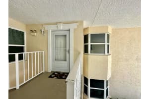 600 E Lake Jasmine Circle 203, Vero Beach, FL 32962 Sold 10/31/23