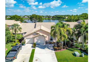 10679 Lake Shore Drive, Wellington, FL 33414 Sold 10/26/23
