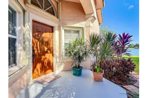 10679 Lake Shore Drive, Wellington, FL 33414 Sold 10/26/23