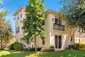 118 N Longport Circle D2, Delray Beach, FL 33444 Sold 01/18/24