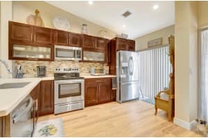 3679 English Road B, Lake Worth, FL 33467 Sold 11/05/23
