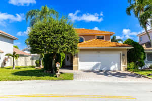 11561 SW 11th Street, Pembroke Pines, FL 33025 Sold 11/17/23