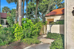 22 Via De Casas Sur 101, Boynton Beach, FL 33426 Sold 12/26/23