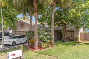 5820 Strawberry Lakes Circle, Lake Worth, FL 33463 Sold 12/29/23