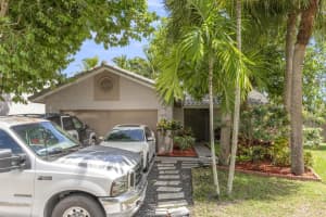 5820 Strawberry Lakes Circle, Lake Worth, FL 33463 Sold 12/29/23