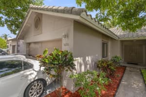 5820 Strawberry Lakes Circle, Lake Worth, FL 33463 Sold 12/29/23