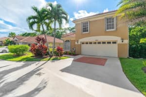 3063 Casa Rio Court, Palm Beach Gardens, FL 33418 Sold 11/27/23