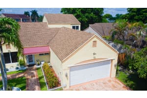 19146 NW 81 Place, Hialeah, FL 33015 Sold 11/27/23