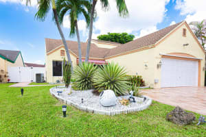 19146 NW 81 Place, Hialeah, FL 33015 Sold 11/27/23