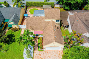 19146 NW 81 Place, Hialeah, FL 33015 Sold 11/27/23