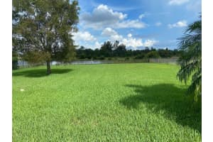 571 SE Tres Belle Circle, Stuart, FL 34997 Sold 12/19/23