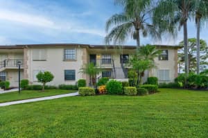 702 Pinecrest Circle E, Jupiter, FL 33458 Sold 01/08/24