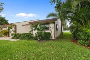 5 Mayfair Lane, Boynton Beach, FL 33426 Sold 12/05/23