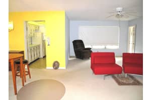 917 S Drive Drive B, Delray Beach, FL 33445 Sold 10/31/23