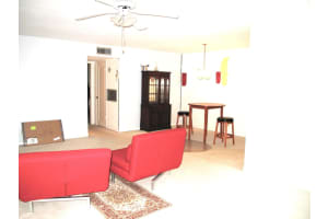 917 S Drive Drive B, Delray Beach, FL 33445 Sold 10/31/23