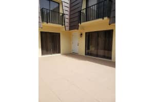 104 1st Court Court, Palm Beach Gardens, FL 33410 Sold 11/15/23