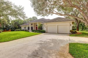 9 Oakwood Drive, Sewalls Point, FL 34996 Sold 01/26/24