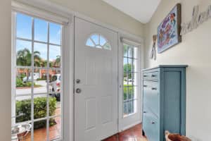 19 Uno Lago Drive, Juno Beach, FL 33408 Sold 01/29/24