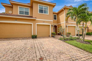 520 SW Glen Crest Way, Stuart, FL 34997 Sold 10/30/23