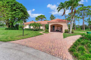 11 Fairway Drive, Boynton Beach, FL 33436 Sold 12/19/23