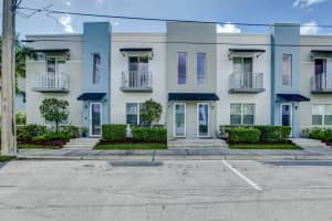 420 NE 35th Court 2, Oakland Park, FL 33334 Sold 12/14/23