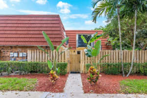 733 NW 98 Circle, Plantation, FL 33324 Sold 12/12/23