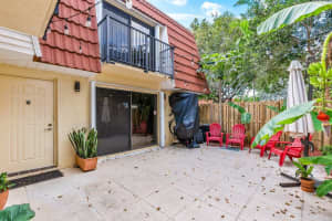 733 NW 98 Circle, Plantation, FL 33324 Sold 12/12/23