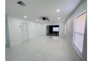 213 SE 1st Circle 17b, Boynton Beach, FL 33435 Sold 11/15/23