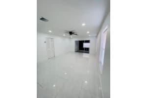 213 SE 1st Circle 17b, Boynton Beach, FL 33435 Sold 11/15/23