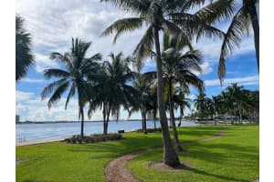 810 Lake Shore Dr APT 32, West Palm Beach, FL 33403, Sold 04/26/24