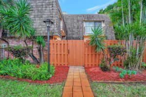 542 SE 27th Way, Boynton Beach, FL 33435 Sold 02/29/24