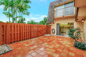 542 SE 27th Way, Boynton Beach, FL 33435 Sold 02/29/24