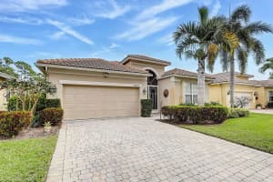 6904 SE Twin Oaks Circle, Stuart, FL 34997 Sold 02/15/24