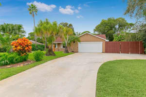 550 NE Town Terrace, Jensen Beach, FL 34957 Sold 01/23/24