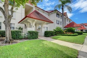 106 Half Moon Circle #F1, Hypoluxo, FL 33462 Sold 04/16/24