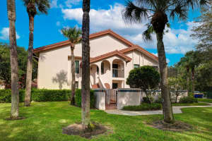 6050 SE Martinique Drive 201, Stuart, FL 34997 Sold 11/17/23