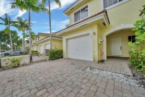 753 Imperial Lake Road, West Palm Beach, FL 33413 Sold 11/30/23