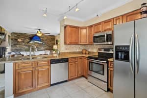 140 Yacht Club Way 101, Hypoluxo, FL 33462 Sold 11/29/23