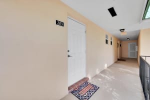 27 Colonial Club Drive 203, Boynton Beach, FL 33435 Sold 03/28/24