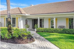 533 S Country Club Drive, Atlantis, FL 33462 Sold 10/17/23