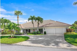 533 S Country Club Drive, Atlantis, FL 33462 Sold 10/17/23